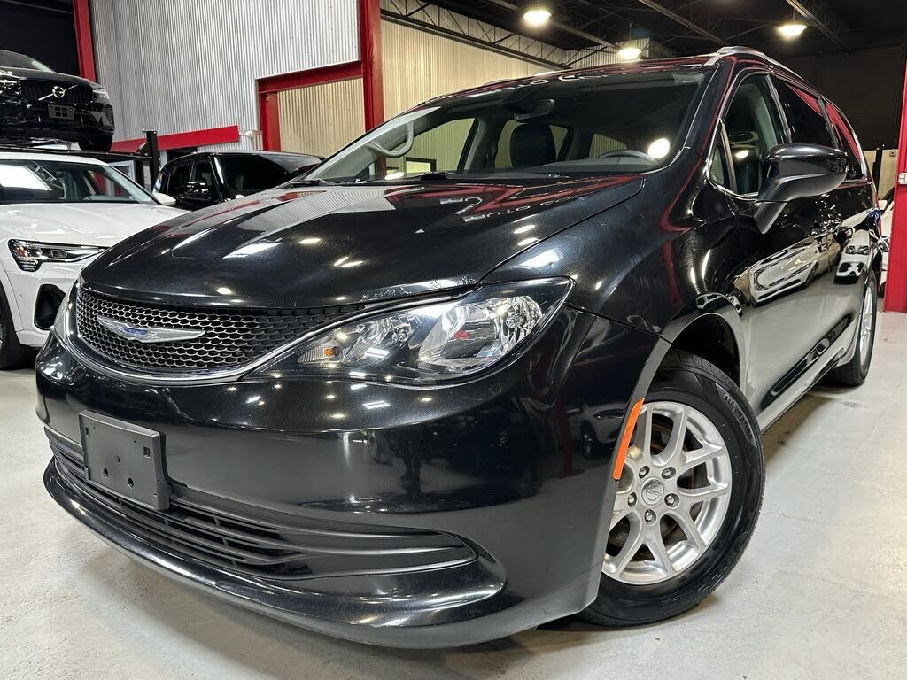 2020 CHRYSLER Voyager