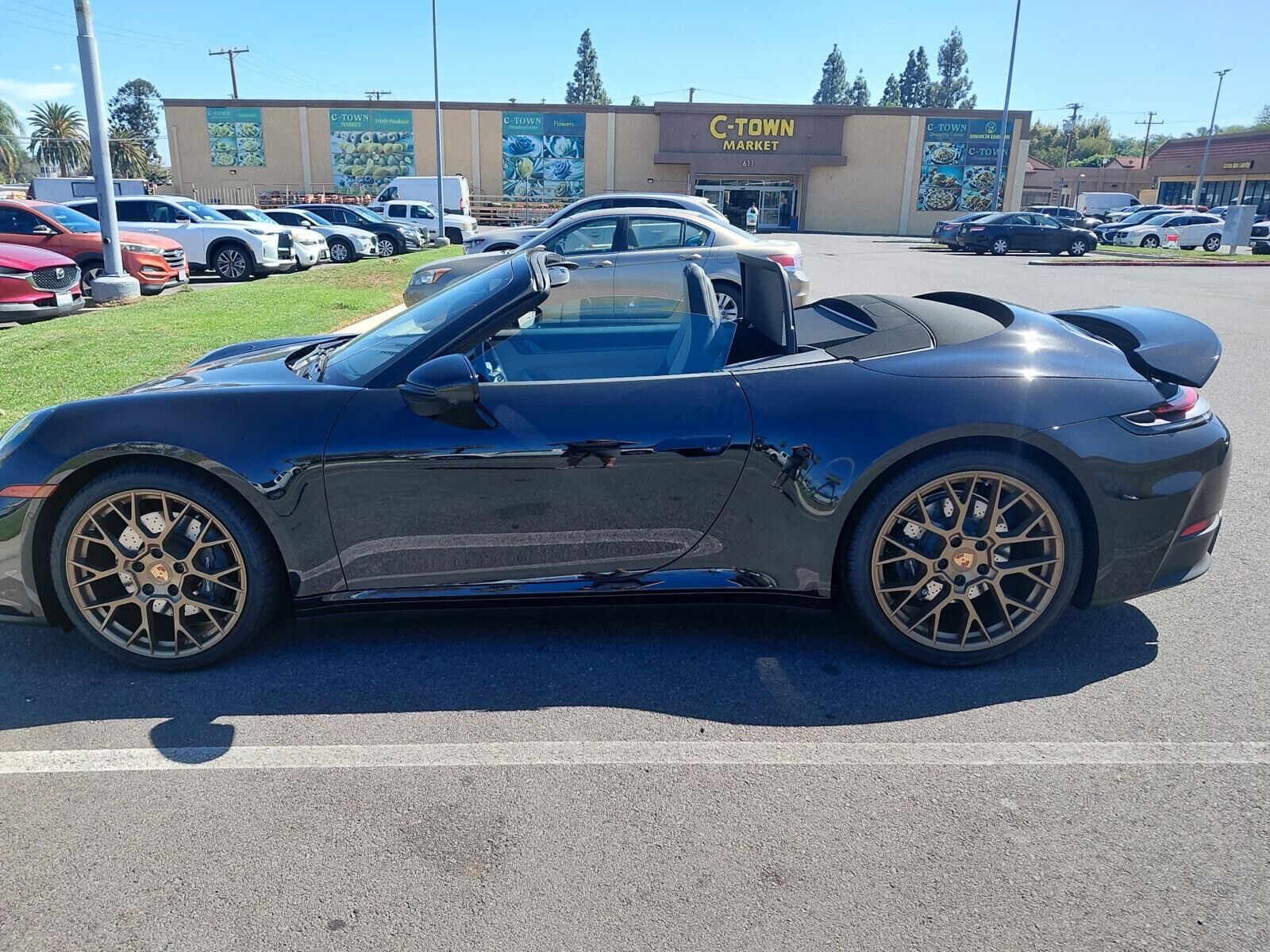 2025 PORSCHE 911