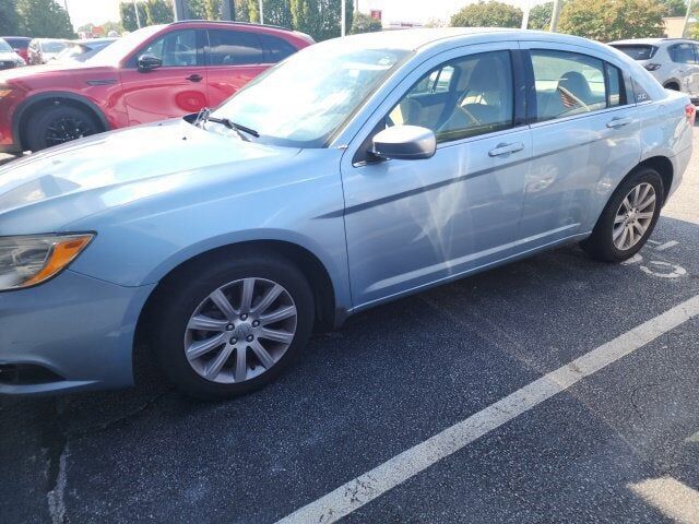 2013 CHRYSLER 200