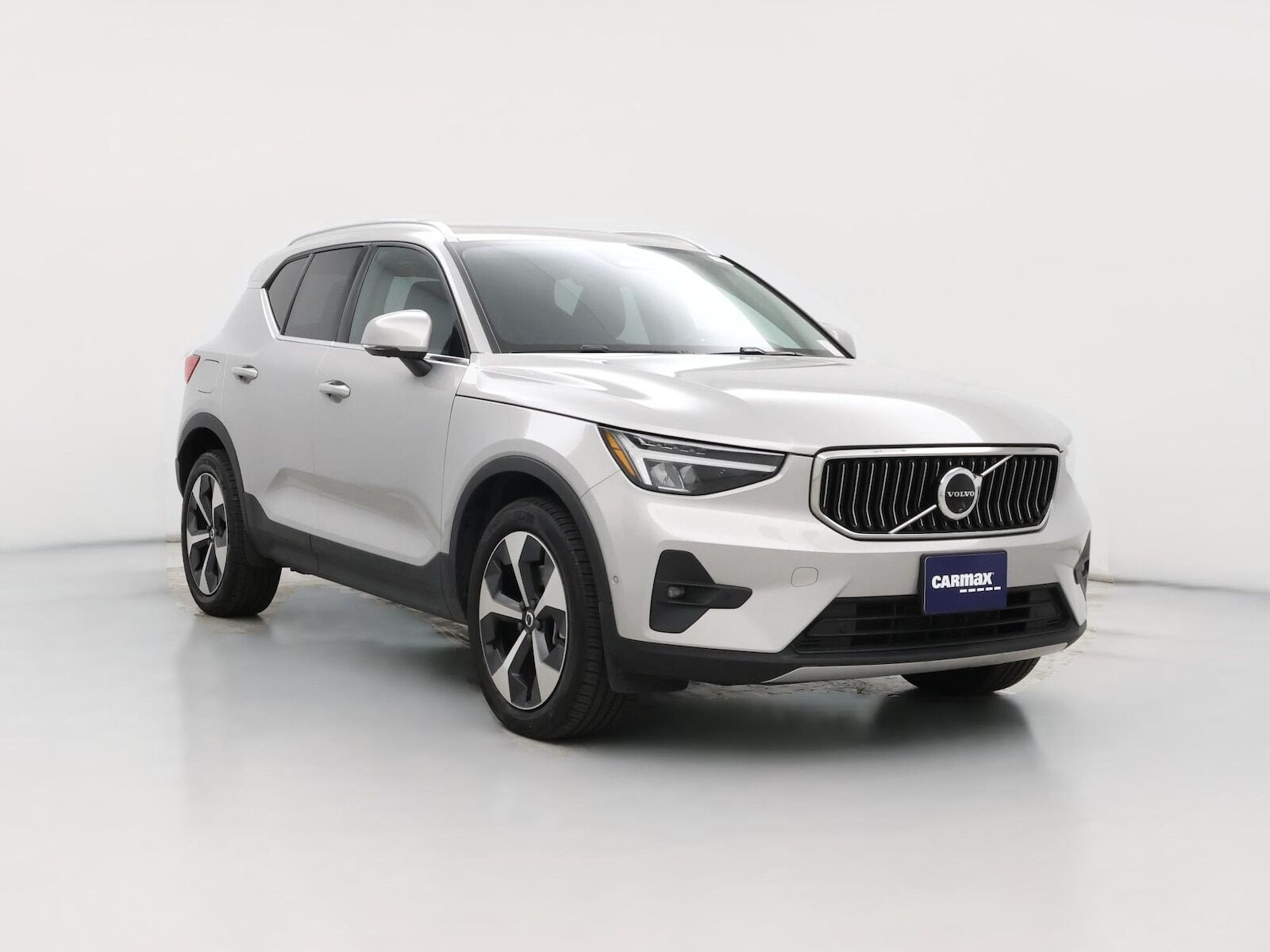 2025 VOLVO XC40