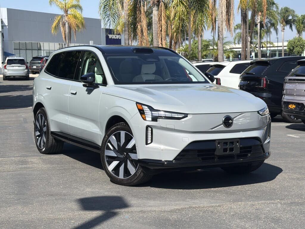 2025 VOLVO EX90
