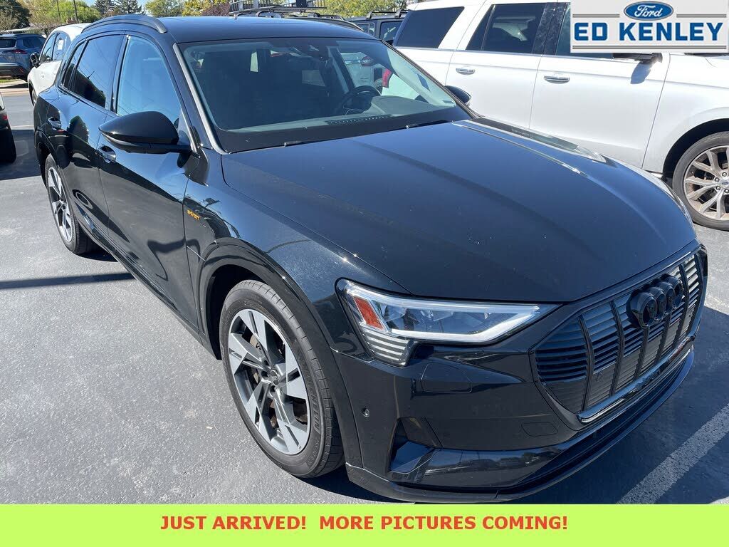 2022 AUDI e-tron