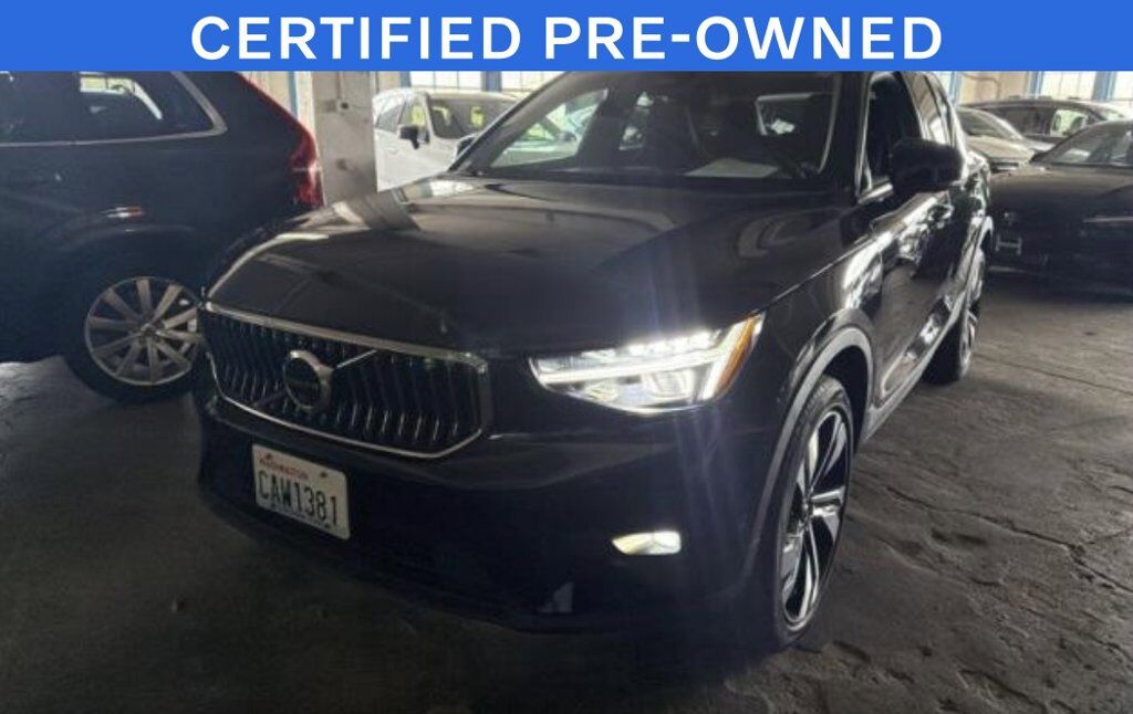 2024 VOLVO XC40
