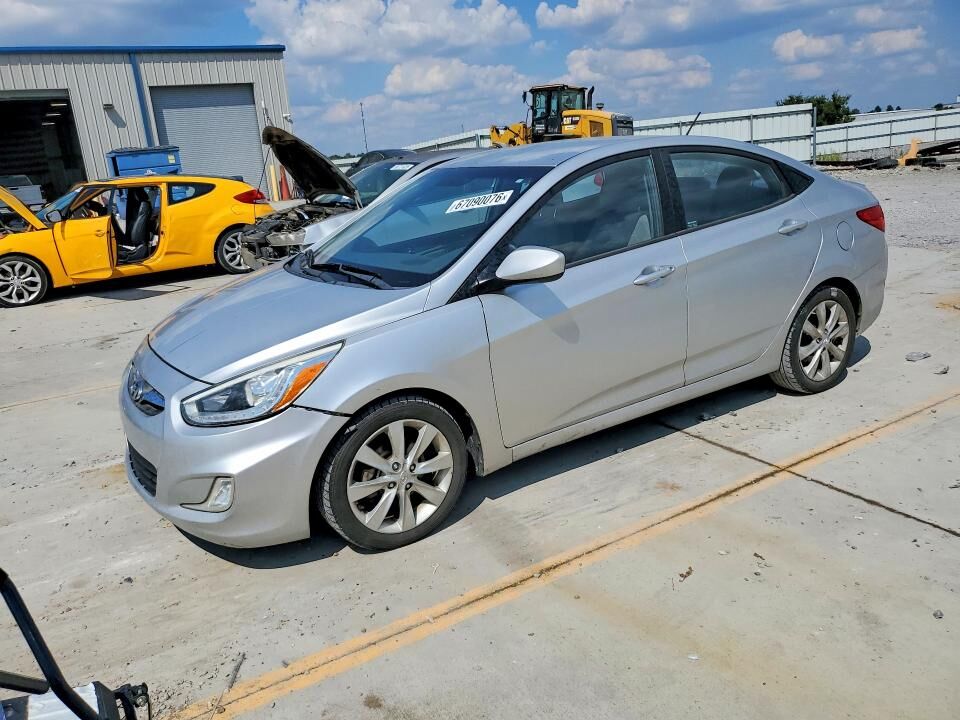 2014 HYUNDAI Accent