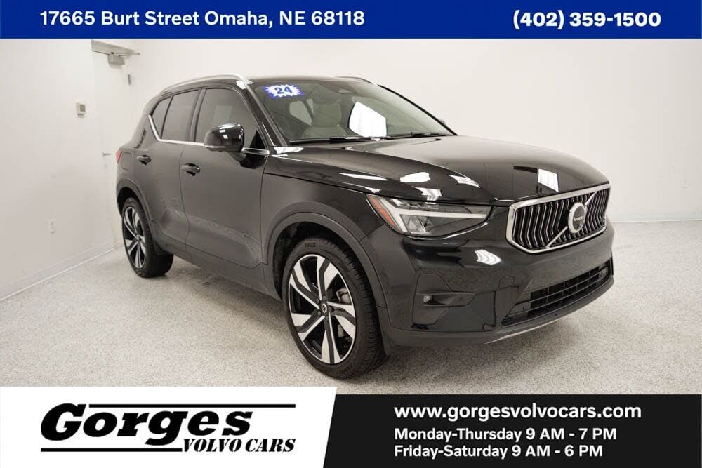 2024 VOLVO XC40