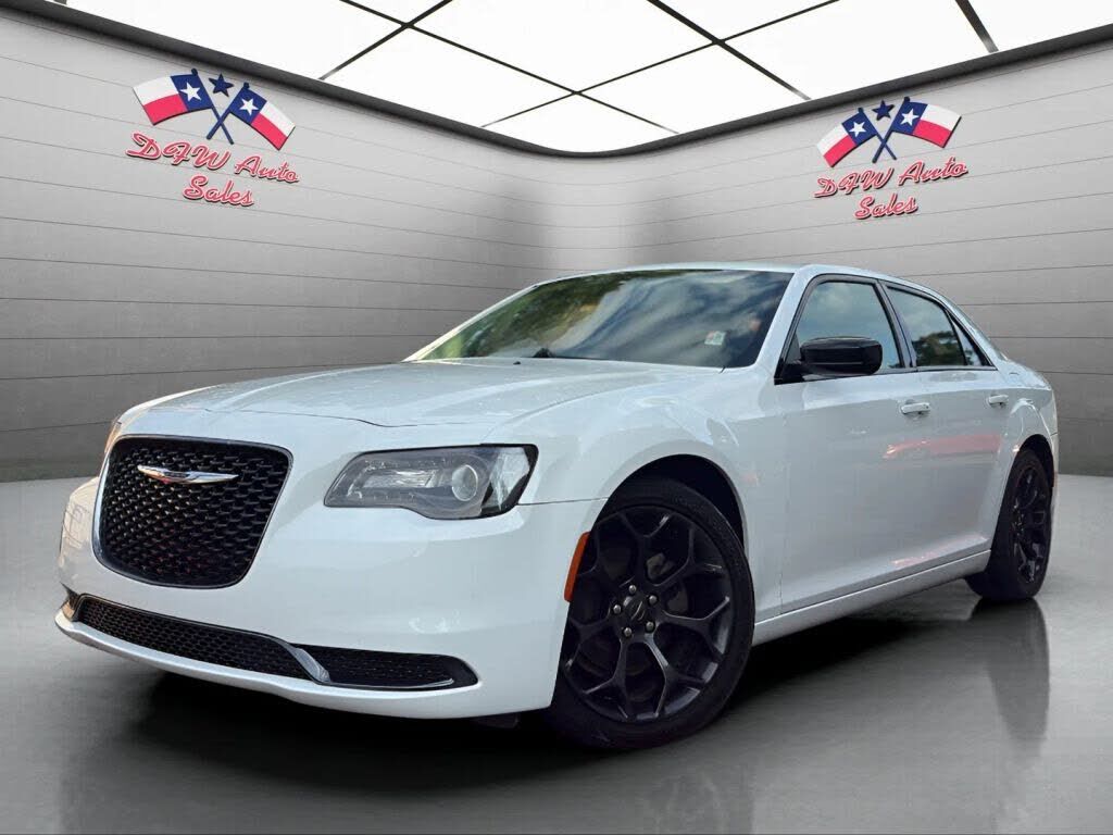 2019 CHRYSLER 300