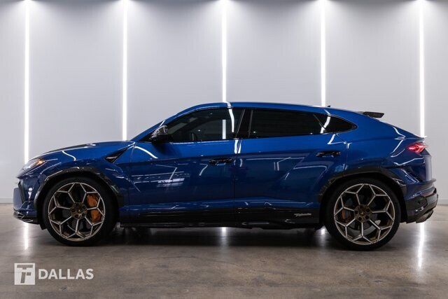 2023 LAMBORGHINI URUS