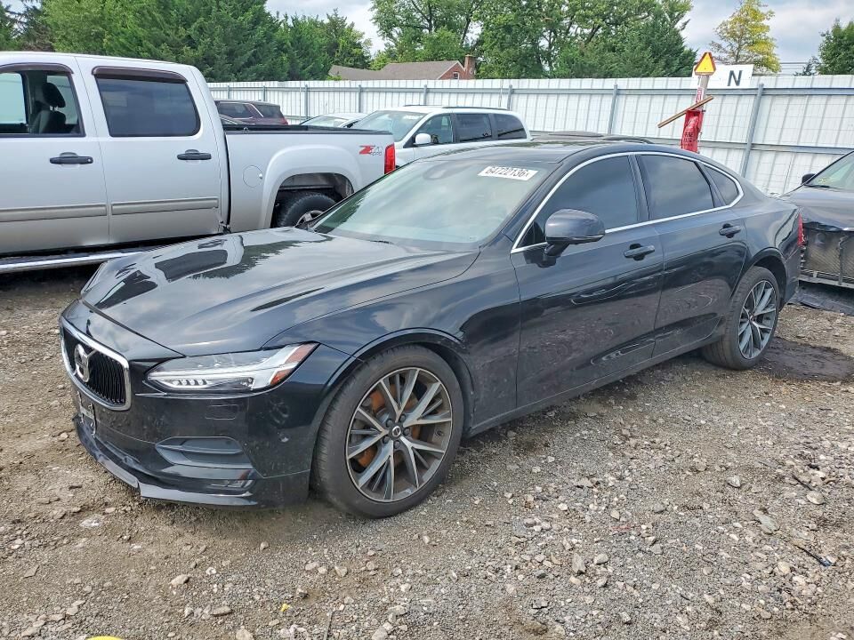 2017 VOLVO S90