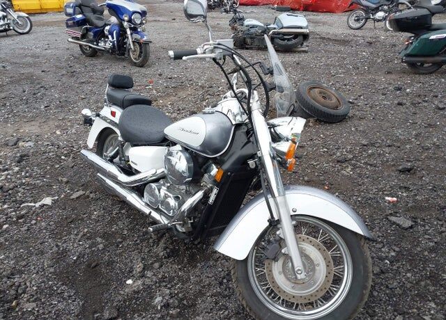 2013 HONDA VT750