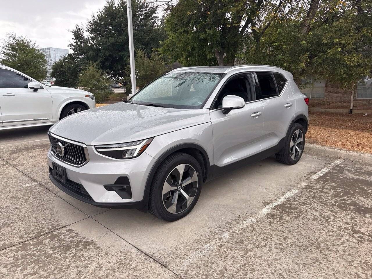 2023 VOLVO XC40