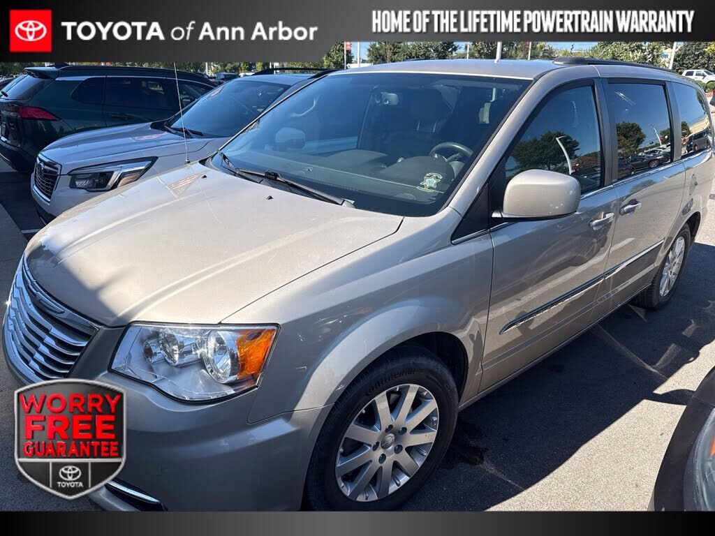 2014 CHRYSLER Town and Country