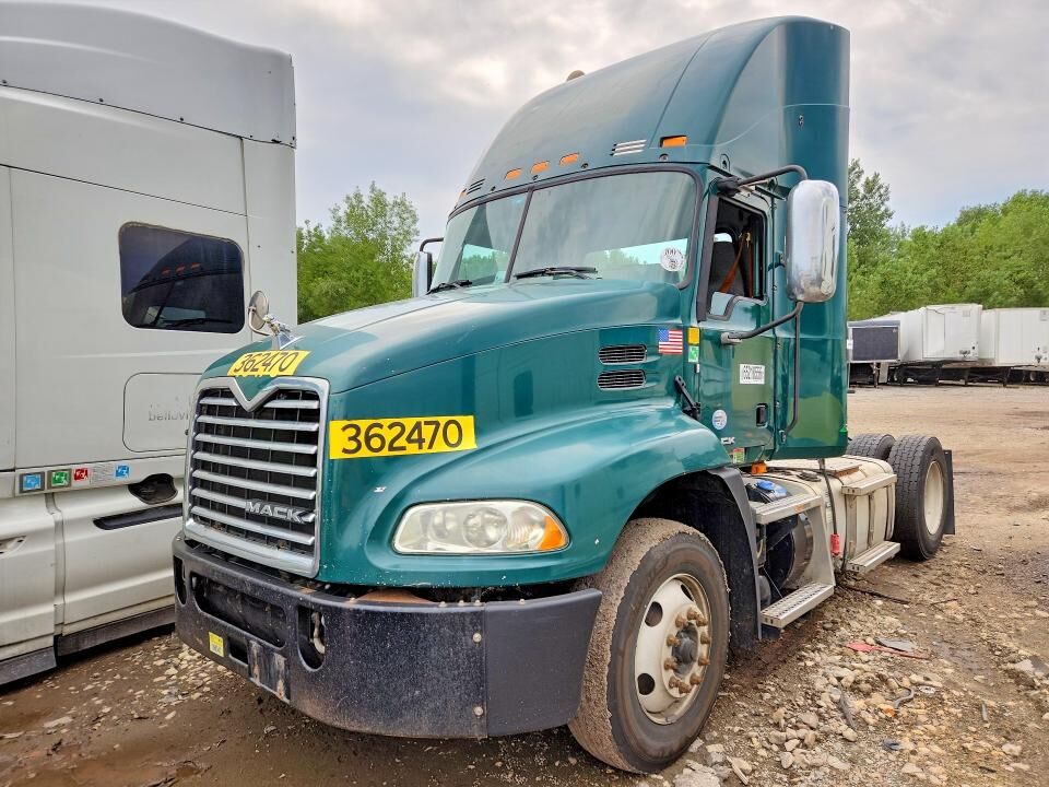2017 MACK CXU