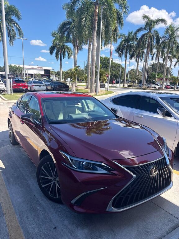 2025 LEXUS ES
