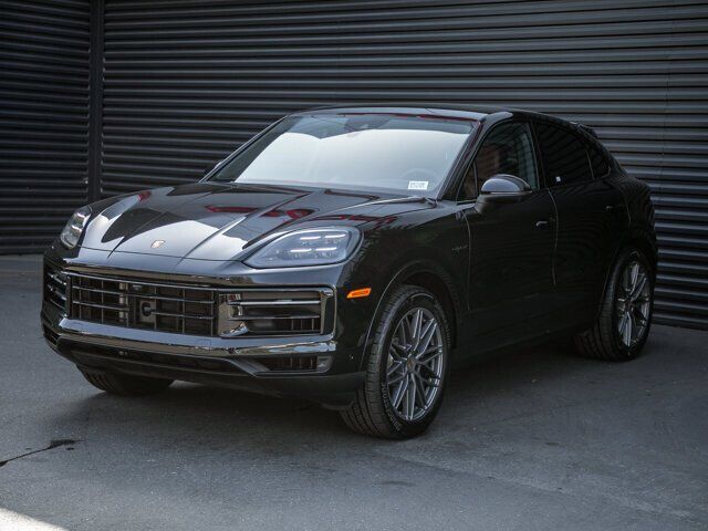 2025 PORSCHE Cayenne