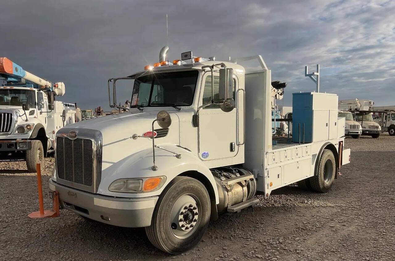 2013 PETERBILT 337
