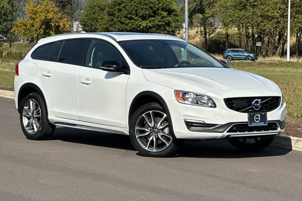 2018 VOLVO V60