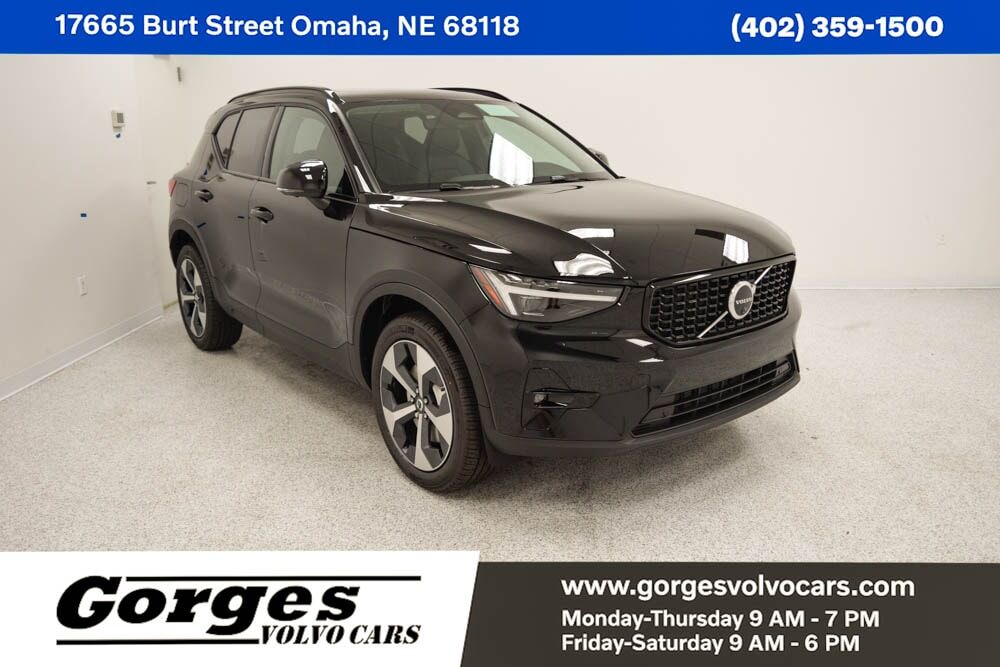 2026 VOLVO XC40