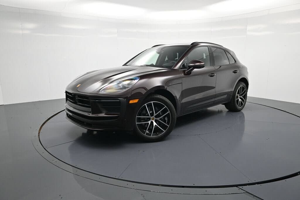 2026 PORSCHE Macan