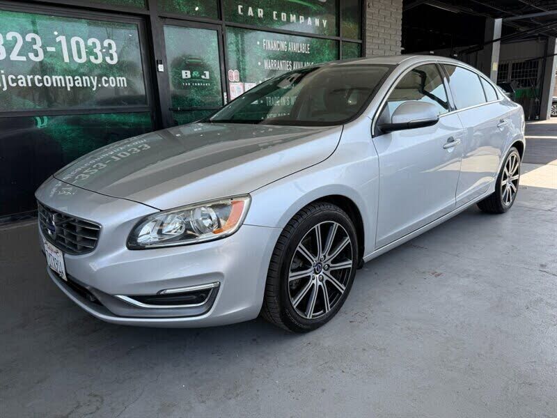 2017 VOLVO S60