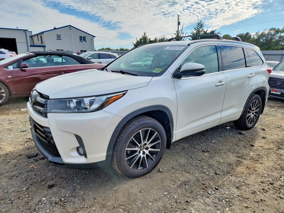 2017 TOYOTA Highlander