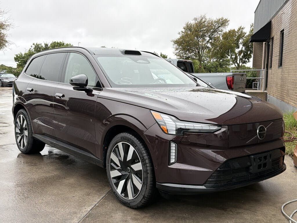 2025 VOLVO EX90