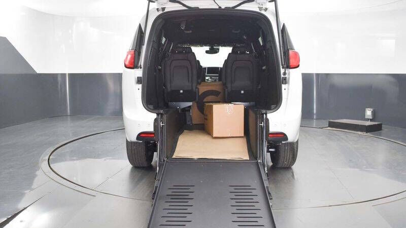 2025 CHRYSLER Voyager