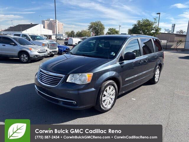 2014 CHRYSLER Town and Country