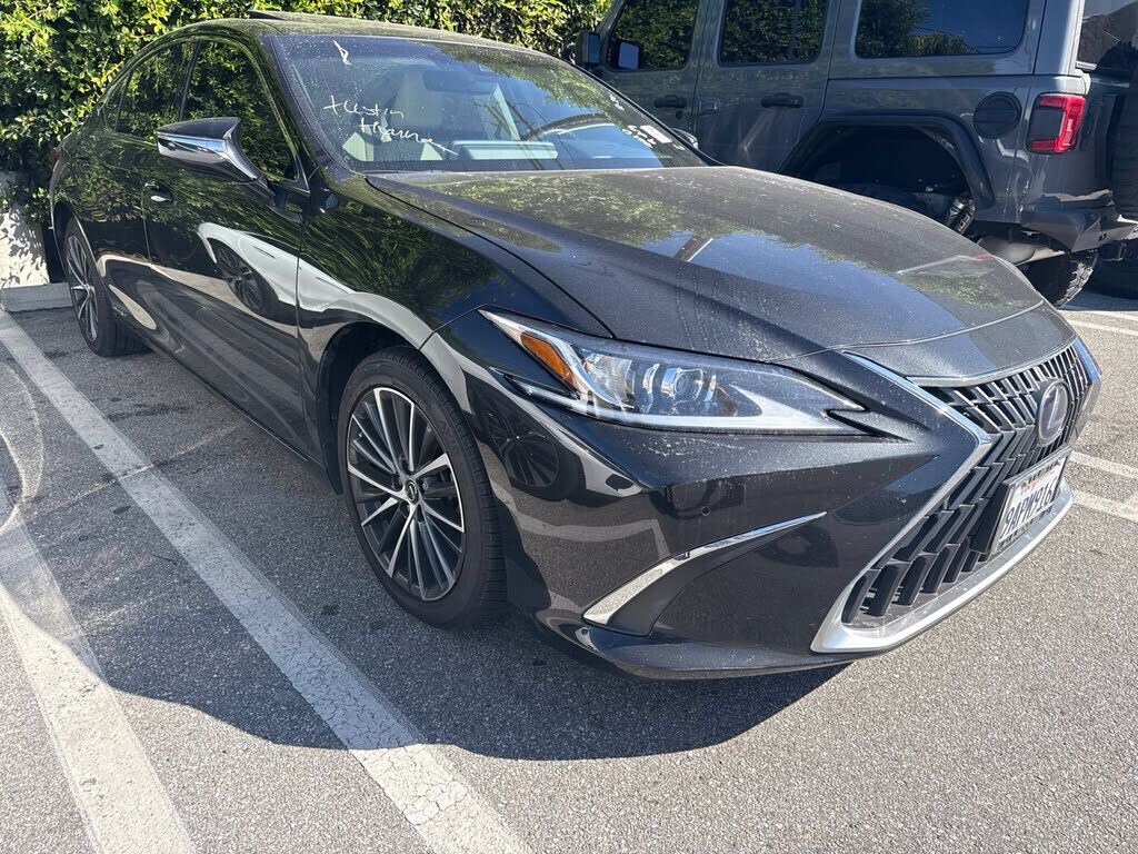 2022 LEXUS ES