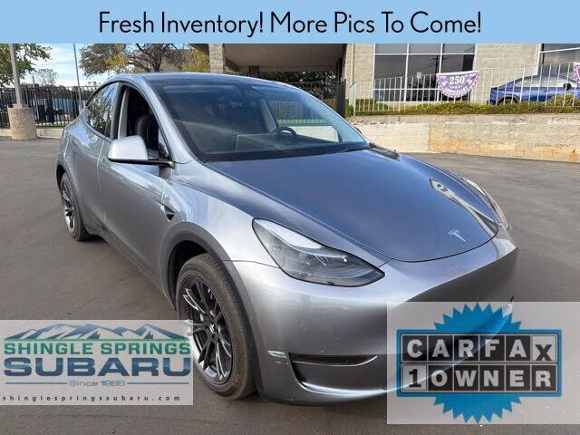 2025 TESLA Model Y