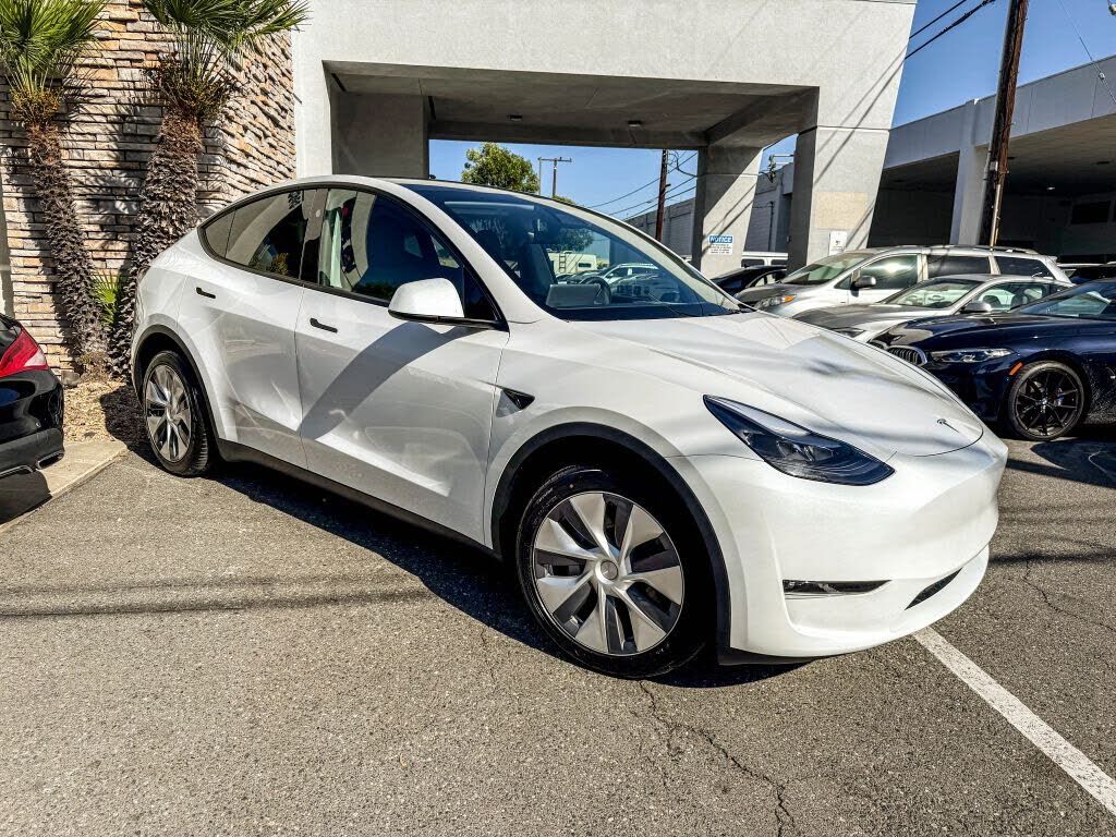 2024 TESLA Model Y