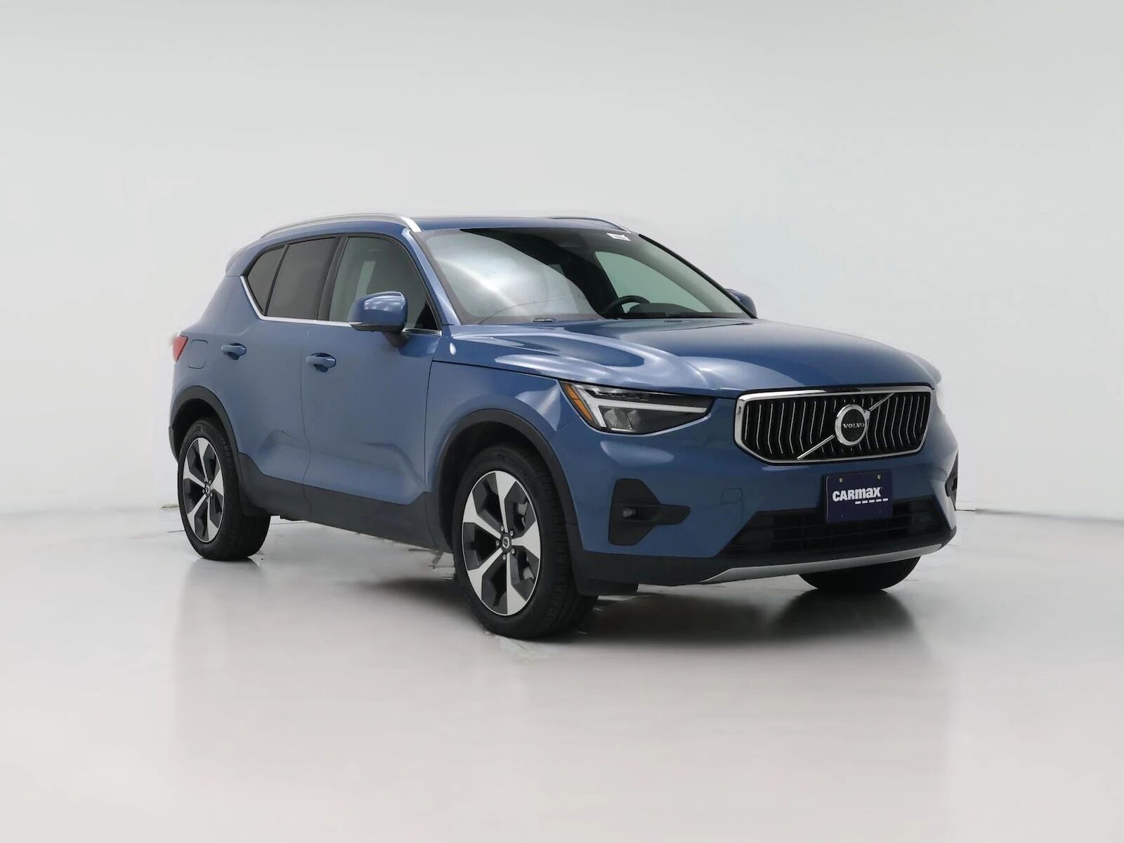 2025 VOLVO XC40