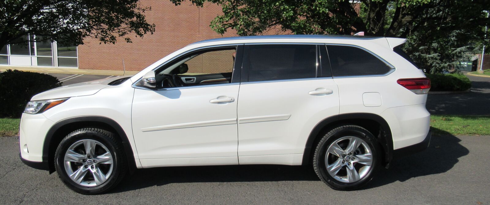 2017 TOYOTA Highlander