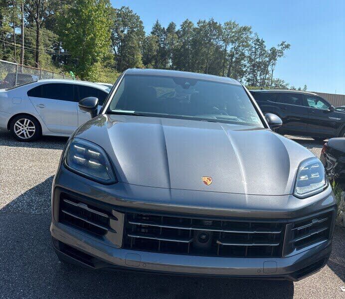 2024 PORSCHE Cayenne