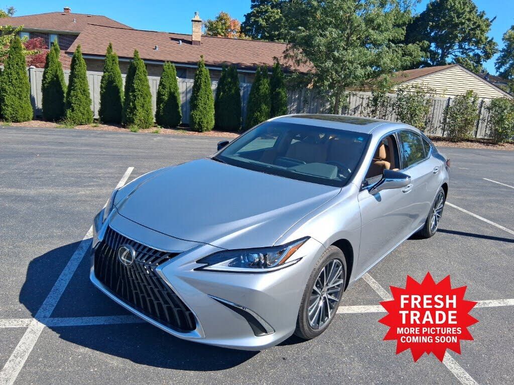 2024 LEXUS ES