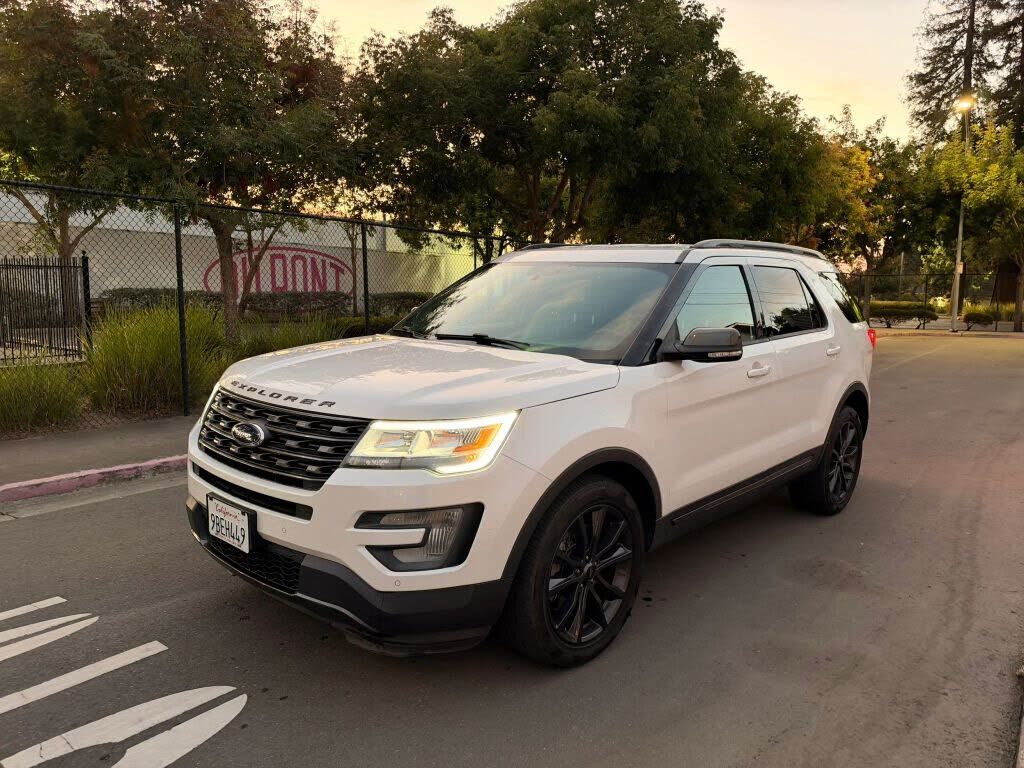 2017 FORD Explorer