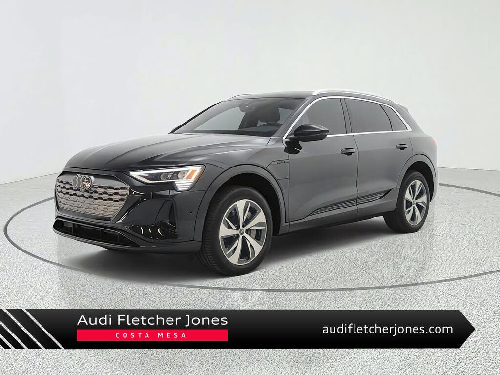 2024 AUDI Q8