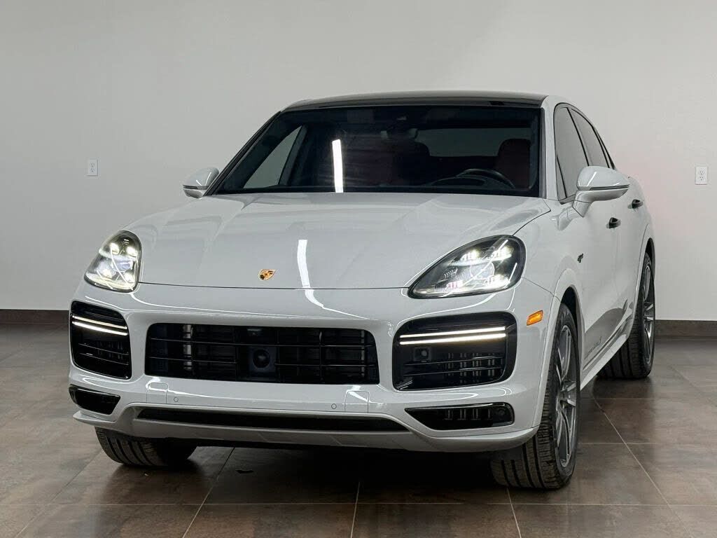 2022 PORSCHE Cayenne