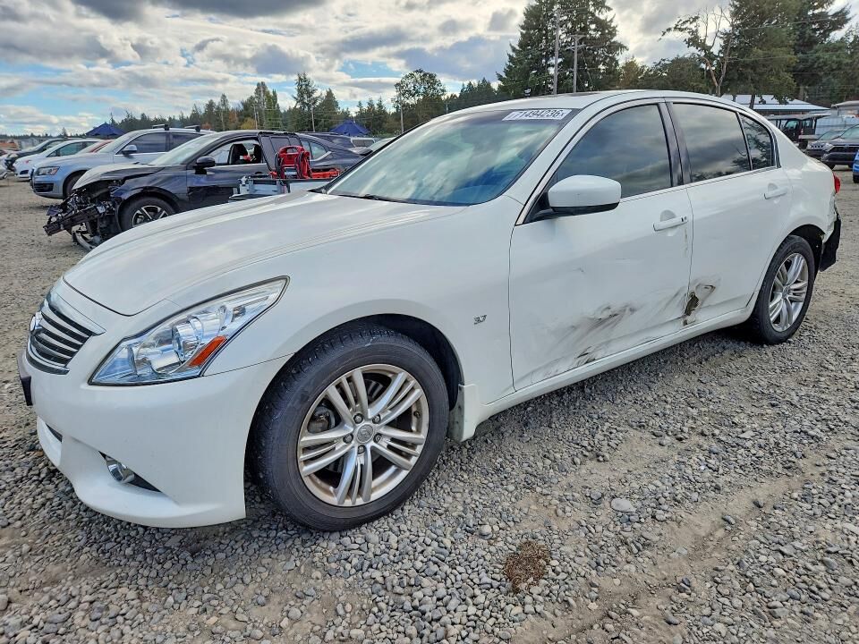 2015 INFINITI Q40