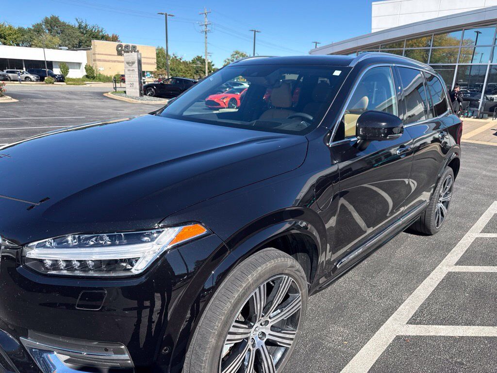 2022 VOLVO XC90
