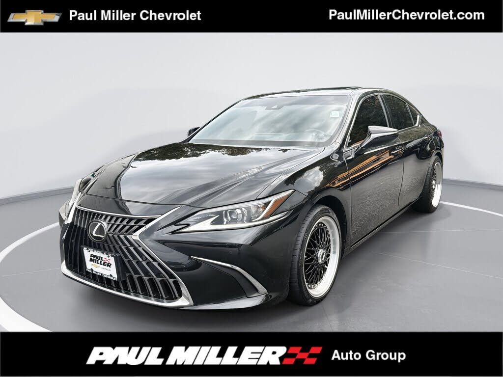 2024 LEXUS ES