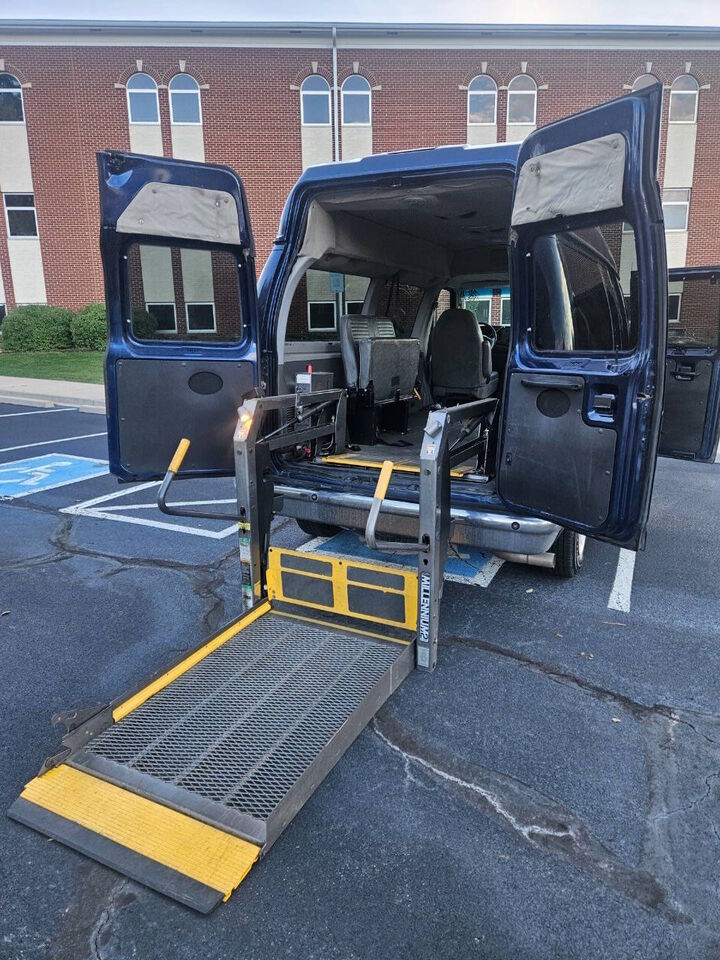 2008 FORD E-350