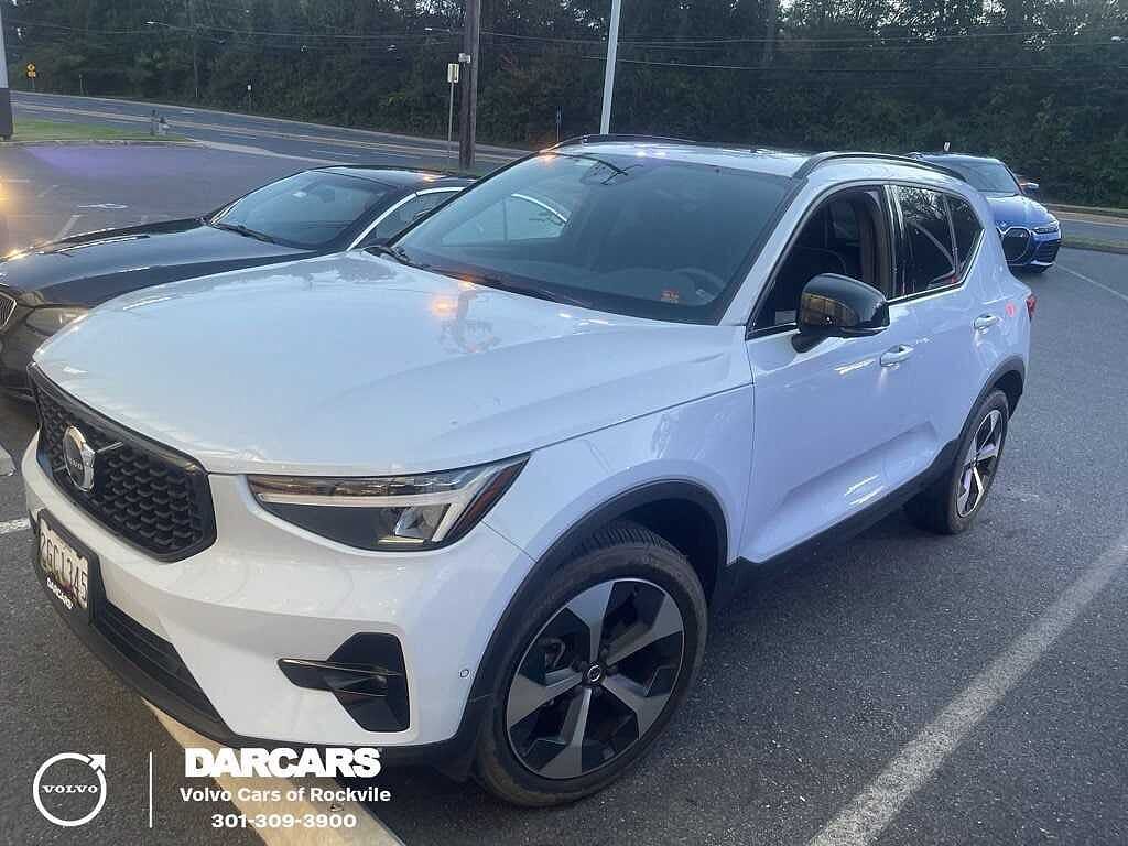 2024 VOLVO XC40