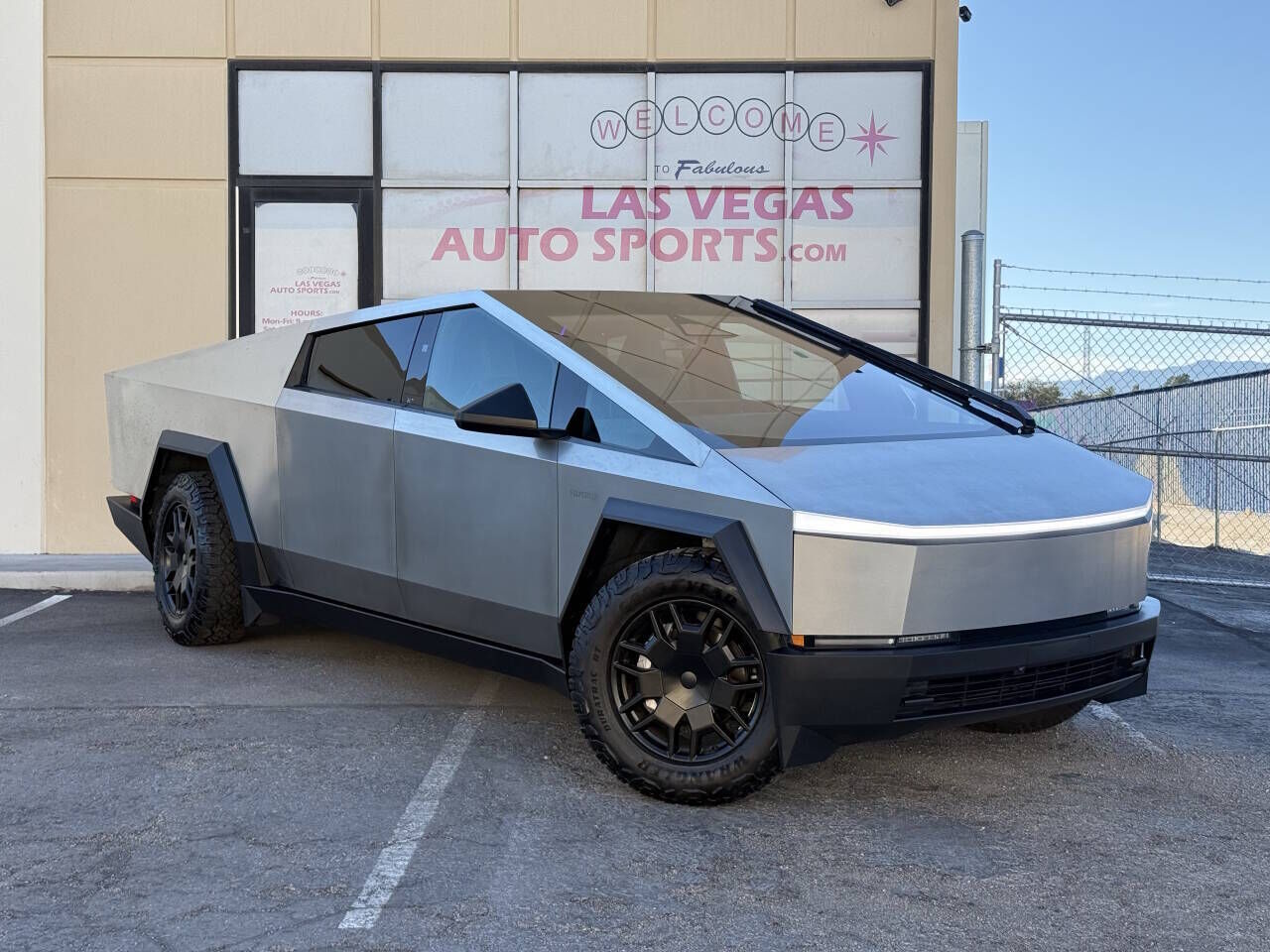 2024 TESLA Cybertruck