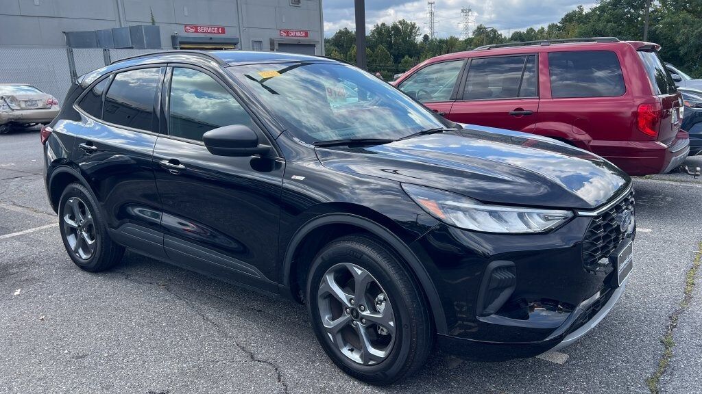 2025 FORD Escape