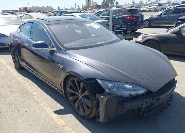 2015 TESLA Model S