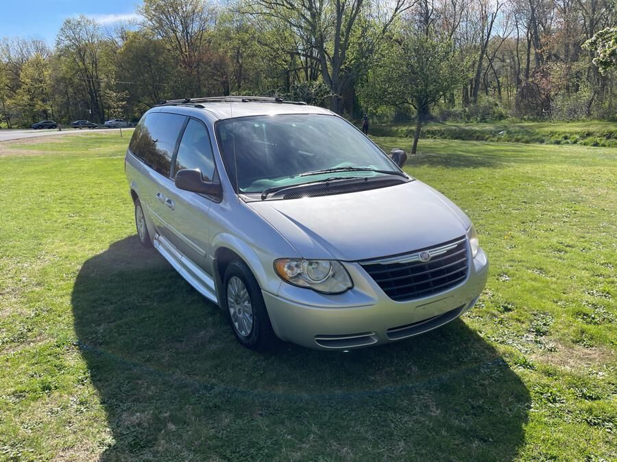 2005 CHRYSLER Town and Country