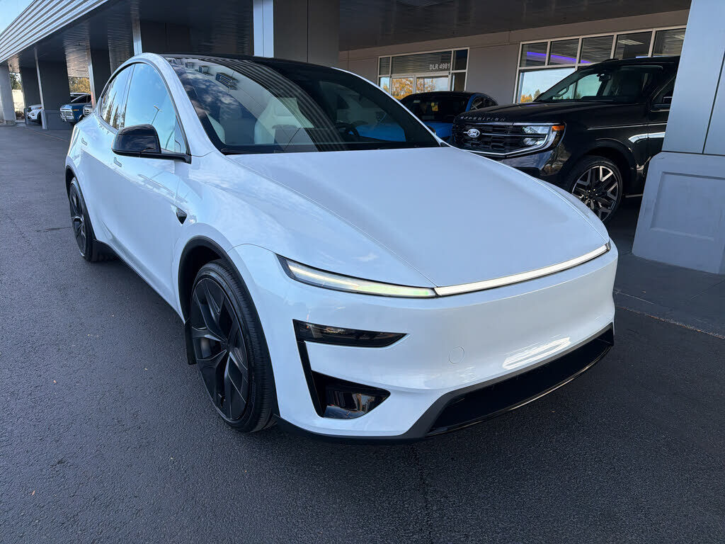 2026 TESLA Model Y