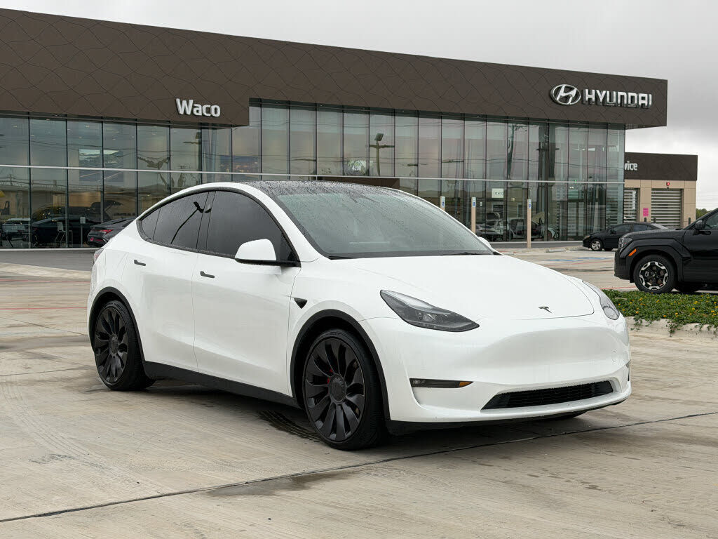 2024 TESLA Model Y