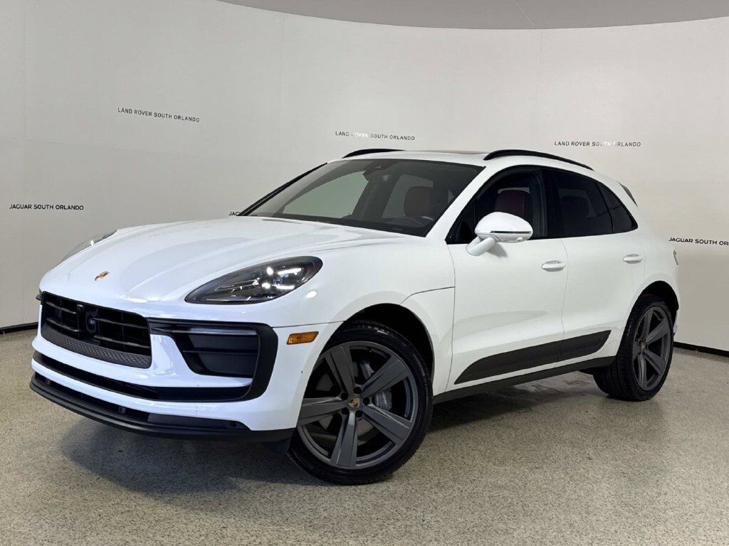 2024 PORSCHE Macan