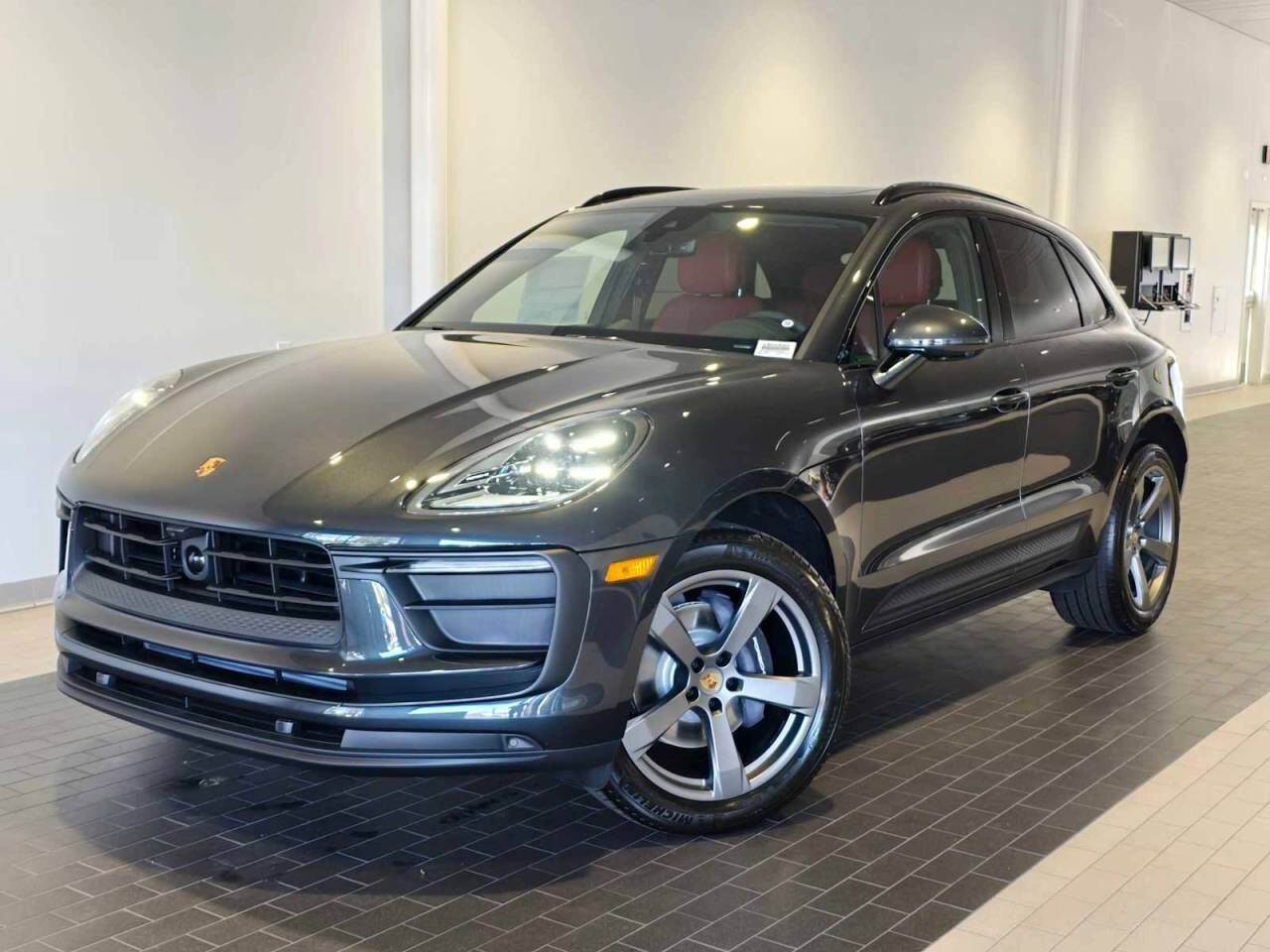 2026 PORSCHE Macan